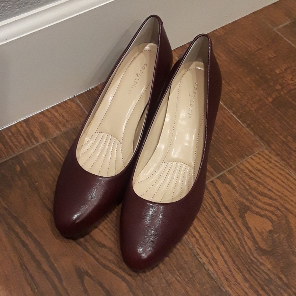NWOB Burgundy heels